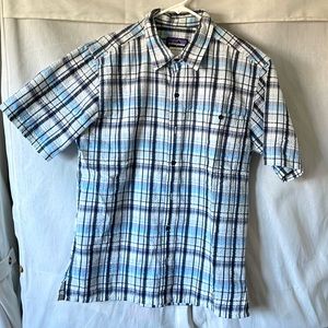 Patagonia men’s casual button down. Cotton/poly blend